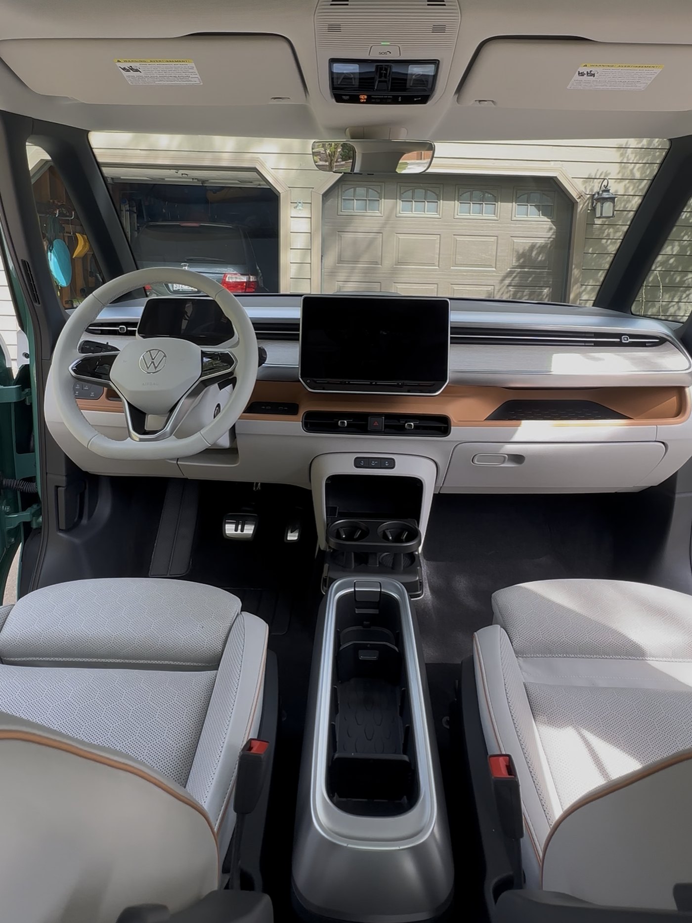Vehicle cabin with dashboard, center console, and front seats